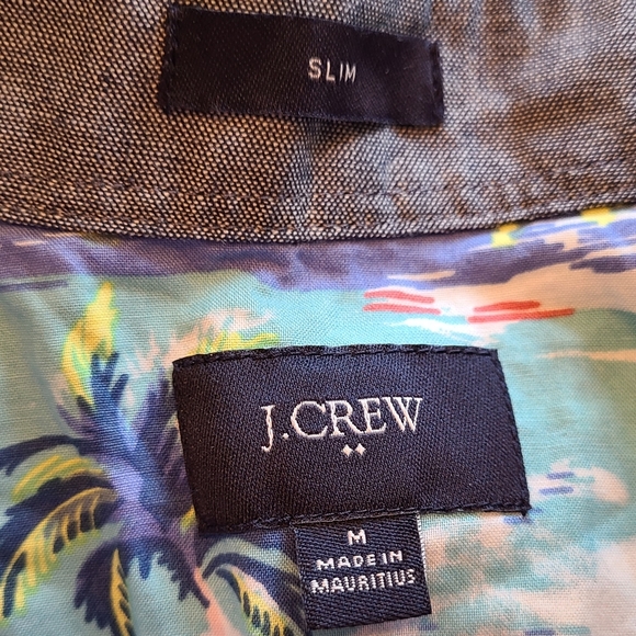 J. Crew Men's Classic Short Sleeve Button Down Shirt, Size: Medium Color: Island - Picture 8 of 16